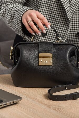 Timeless Leather Satchel The Epitome of Style and Functionality for Women