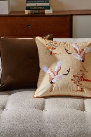 Luxurious Velvet Animal Appliqu? Throw Pillow Cover Embellish Your Abode with Retro Elegance