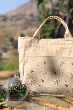 Embroidered Daisy Delight Handcrafted Canvas Tote for Summer Vibes