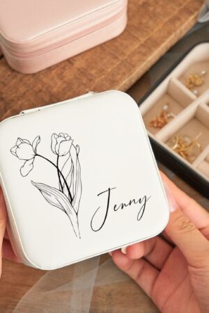 Personalized Birth Flower Jewelry Travel Box A Cherished Keepsake for Bridesmaids and Loved Ones