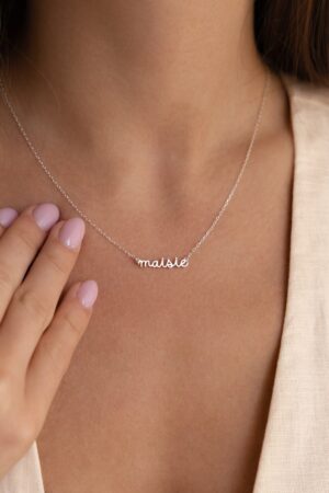 Caitlyn's Personalized Name Necklace A Delicate and Meaningful Keepsake