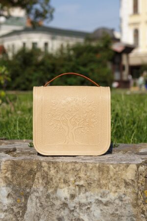 Exquisite Handmade Leather Tote A Timeless Gift for the Discerning Lady