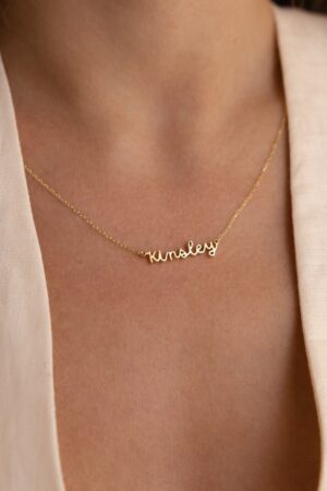 Caitlyn's Personalized Name Necklace A Delicate and Meaningful Keepsake