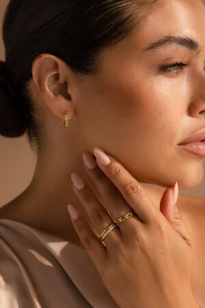 Caitlyn Minimalist Link Hoop Earrings Timeless Elegance for Everyday Glamour