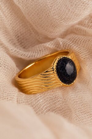 Vintage Black Signet Ring A Timeless Statement of Boldness