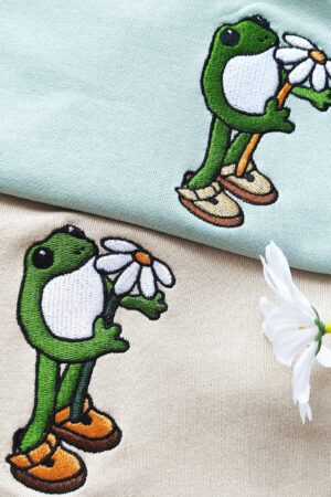 Embroidered Frog Hoodie A Hoppy and Floral Delight for Nature Enthusiasts