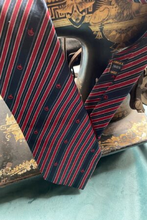 Striped Vintage Gucci Silk Necktie Timeless Elegance for the Discerning Gentleman