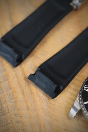 Timeless Elegance Elevate Your Timepiece with Our 20mm Curved-End Rubber Silicone Strap