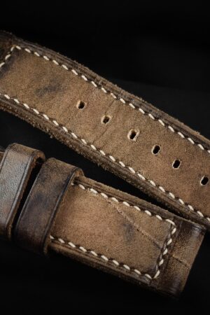 DH09 - Vintage Desert Premium Handcrafted Full-Grain Leather Watch Strap for Timeless Style