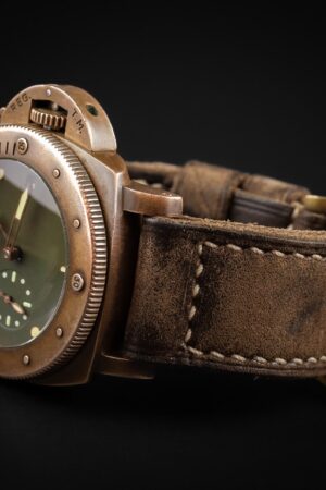 DH09 - Vintage Desert Premium Handcrafted Full-Grain Leather Watch Strap for Timeless Style