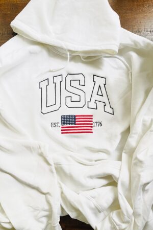 Embroidered American Flag Sweatshirt A Patriotic Symbol of Pride and Unity