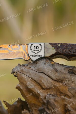 Exquisite Damascus Steel Pocket Knife A Timeless Gift for Special Occasions