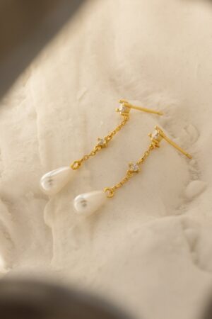 Caitlyn Minimalist Diamond Pearl Chain Earrings Shimmering Elegance for Every Occasion