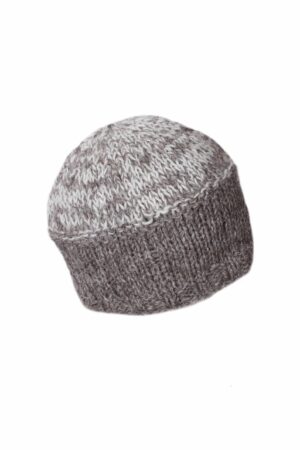 Cozy and Stylish Men's Hand-Knitted Salt and Pepper Beanie for Winter Warmth