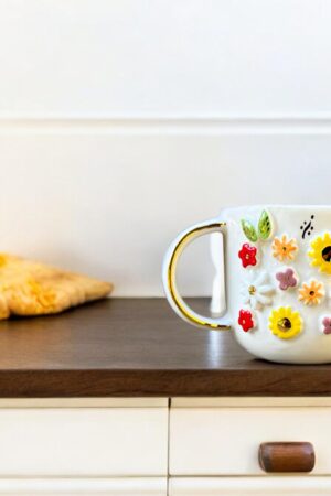 Exquisite Ceramic Mug with Custom Wood Slice Gift Box A Timeless Treasure for Coffee and Tea Aficionados