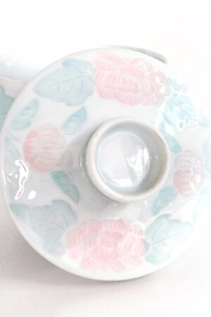 Exquisite Kutani Tea Cup 7.4oz Porcelain Masterpiece with Lid, Adorned with Roses and Leaf Motif