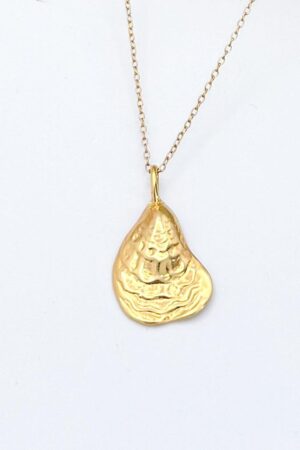 Captivating Gold Oyster Necklace Embrace the Enchanting Ocean's Embrace