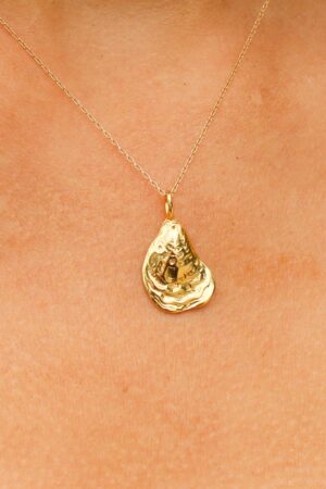 Captivating Gold Oyster Necklace Embrace the Enchanting Ocean's Embrace