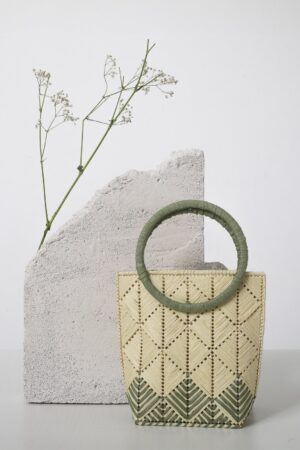 Ninlil Woven Raffia Ring Handle Handbag - Cream and Olive Elegance for Every Occasion