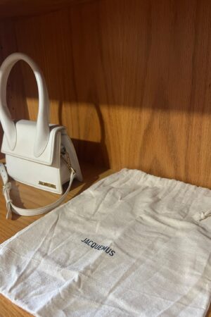 Exquisite White Leather Designer Bag A Timeless Statement of Luxury