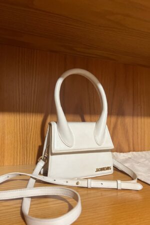 Exquisite White Leather Designer Bag A Timeless Statement of Luxury