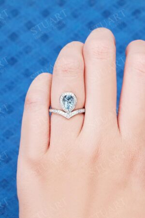 1.35CT Pear Cut Aquamarine Engagement Ring A Shimmering Symbol of Love