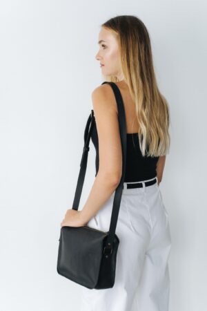 Timeless Black Leather Bag A Sophisticated Companion for Everyday Elegance